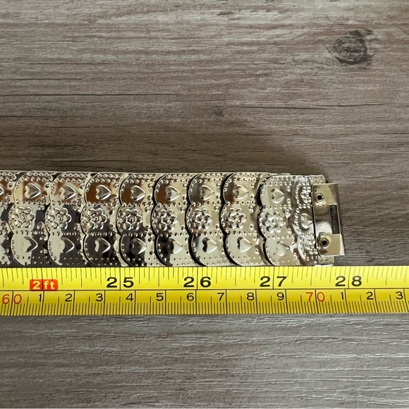 Vintage 80s Silver Tone Stretch Belt Metal Hearts Flowers Disco Cottage Granny - Picture 10 of 10